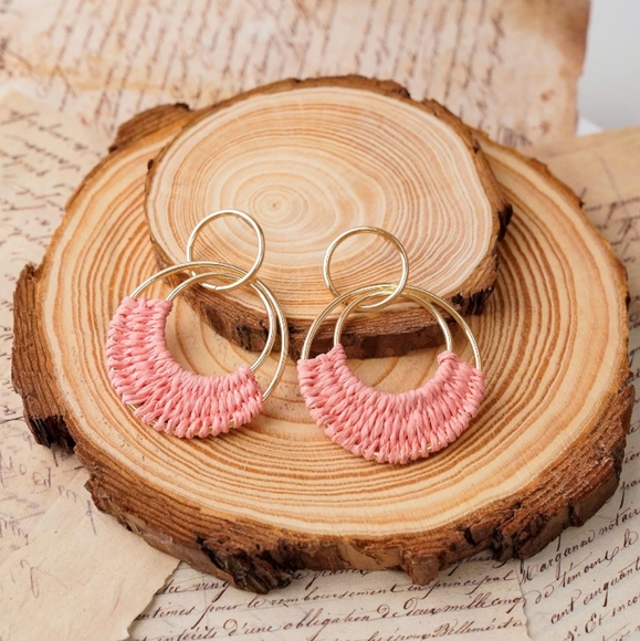 Pink Woven Raffia Gold Hoop Earrings Wicker Hoops Links Post Vacation Style New - Picture 1 of 5